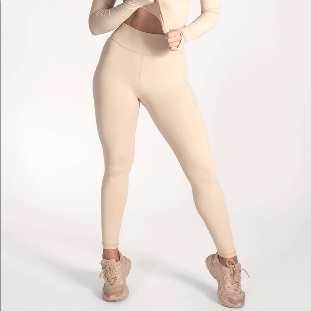 NWT nude leggings from Meshki